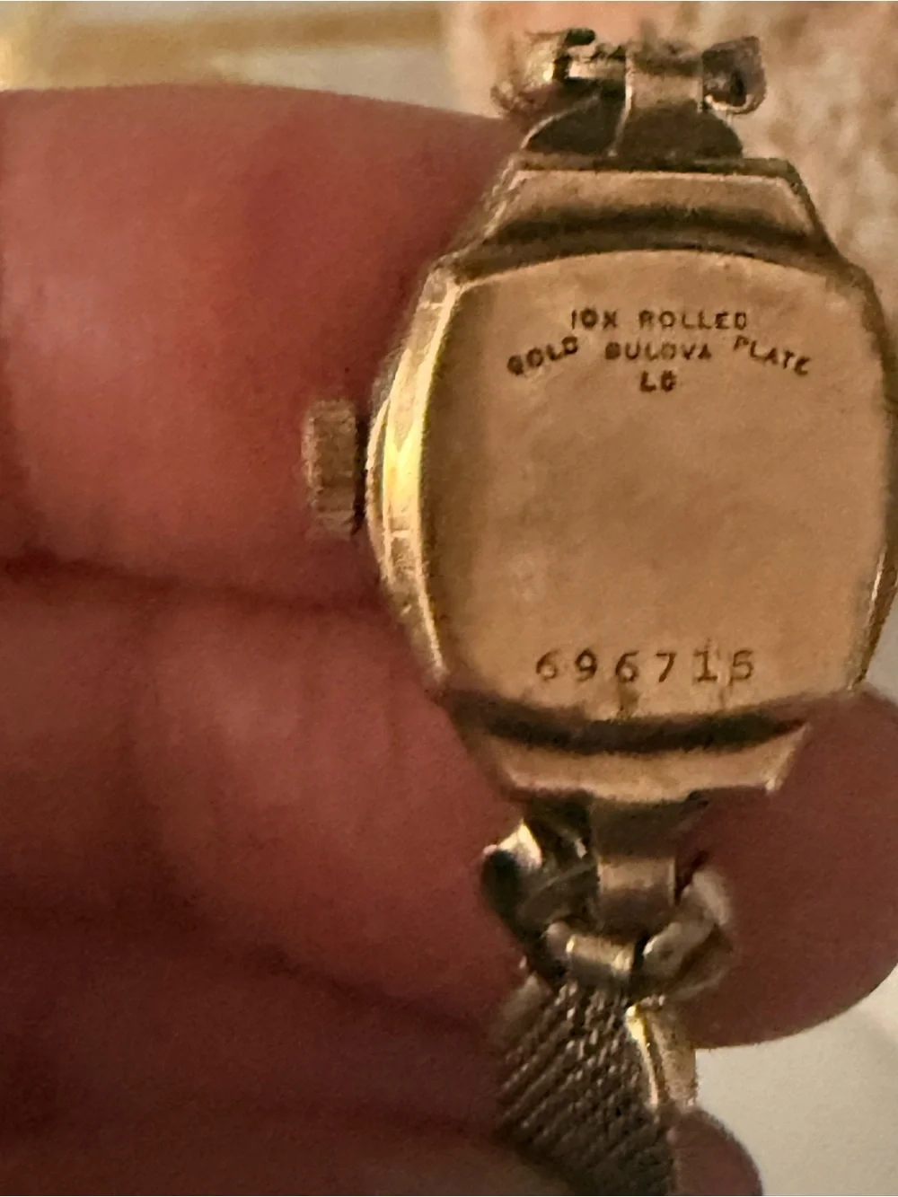 VINTAGE 1ok plate Bulova Gold-Tone Mesh Bracelet Ladies Watch
